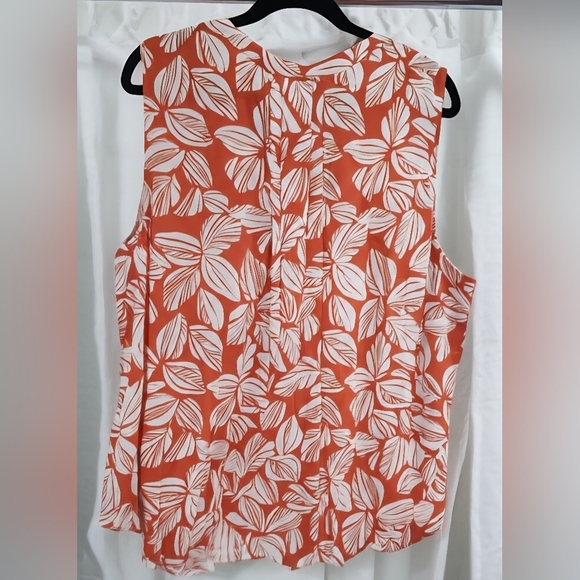 Sleeveless Orange Leaf Print Top - Picture 3 of 6